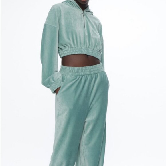 NWT ZARA Velvet Jogging Pants and Cropped Sweatshirt - Picture 3 of 9